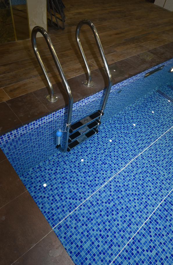 Бассейн в коттедже под ключ